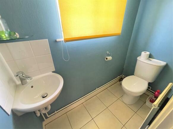 GROUND FLOOR CLOAK ROOM