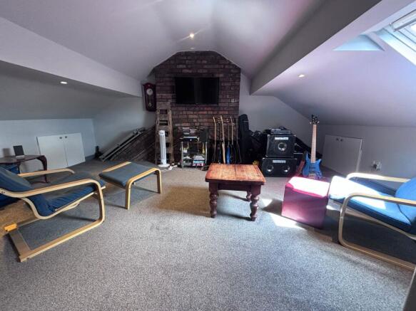 3 bed Semi-Detached for sale Image 10