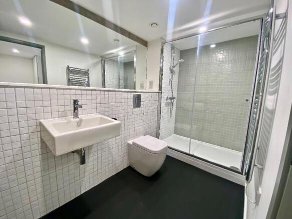 2 bed Flat to rent Image 10