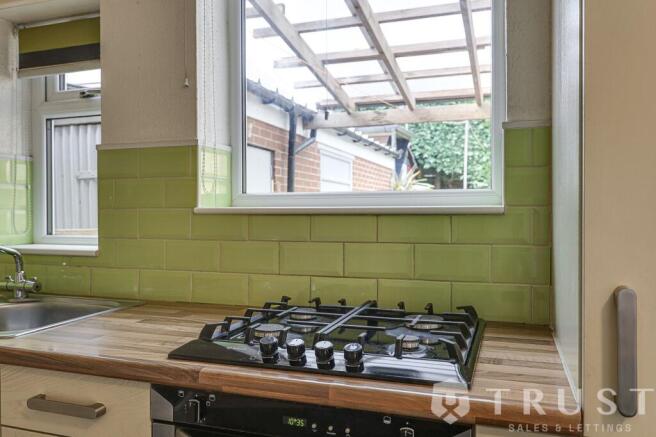 4 bed Semi-Detached for sale Image 11
