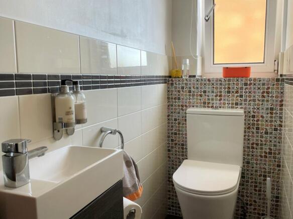 Cloakroom/Wc