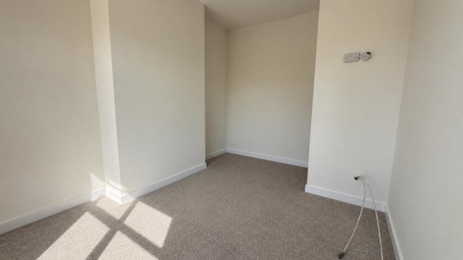 4 bed House to rent Image 7
