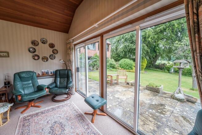 5 bed Detached for sale Image 9