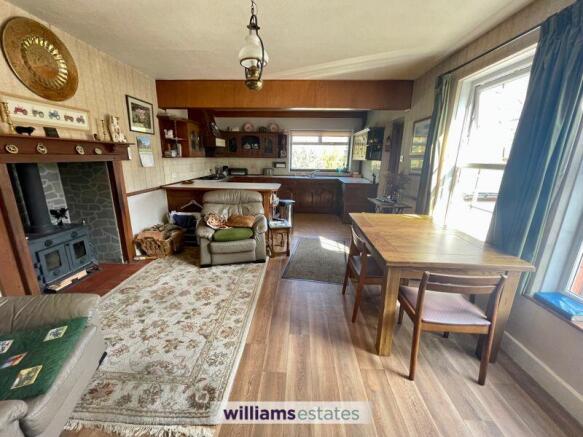 Kitchen/ Living