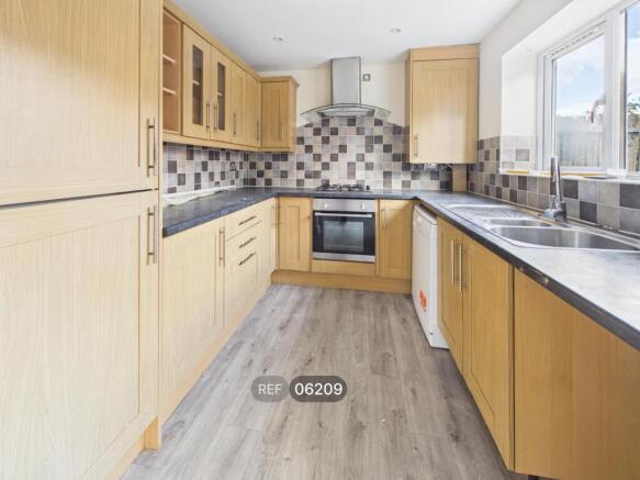 Kitchen / Dining area