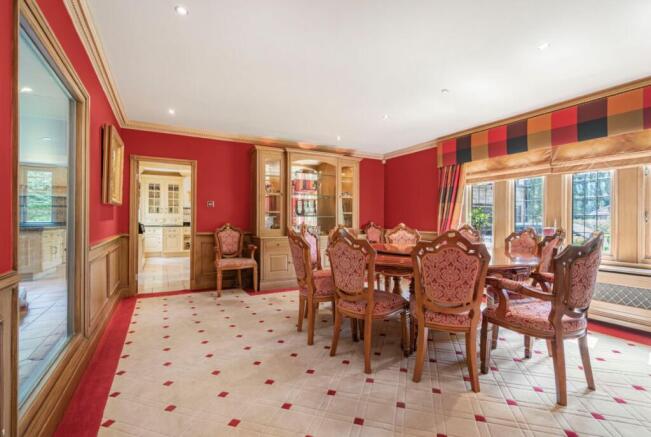 5 bed Detached for sale Image 6
