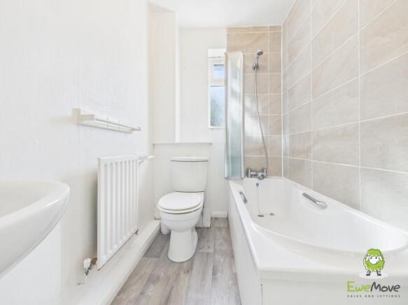EweMove Basingstoke Balmoral Way Bathroom