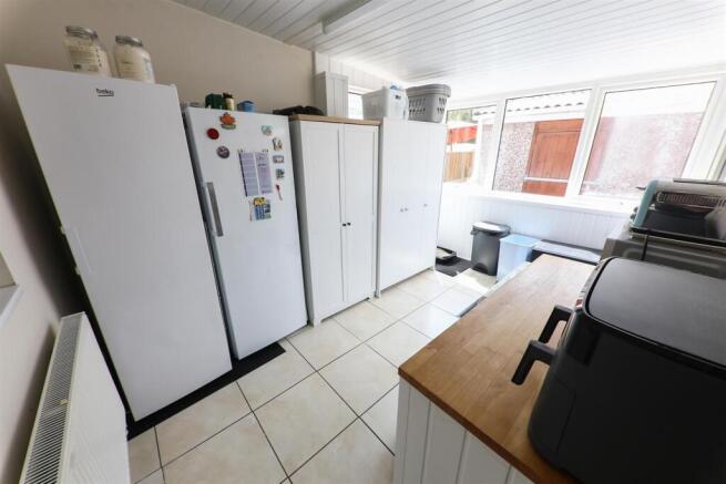4 bed Semi-Detached for sale Image 10