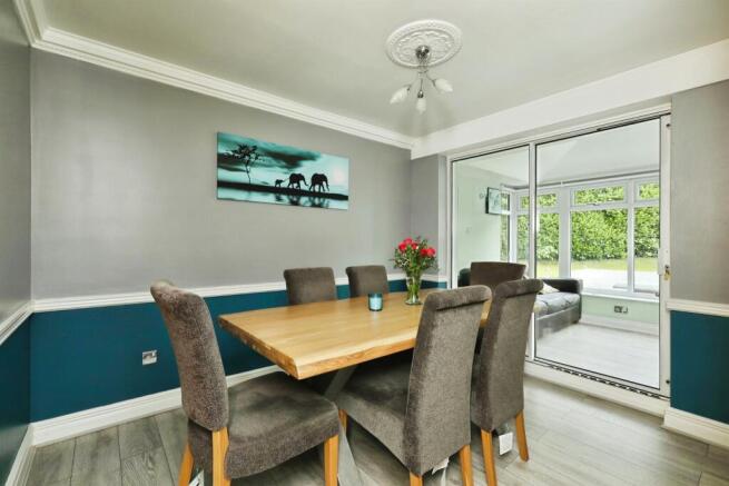 4 bed Detached for sale Image 8