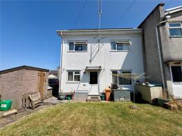 13, Bro Einon, Llanybydder SA40 9RT