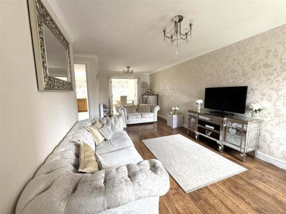 3 bed Semi-Detached for sale Image 2