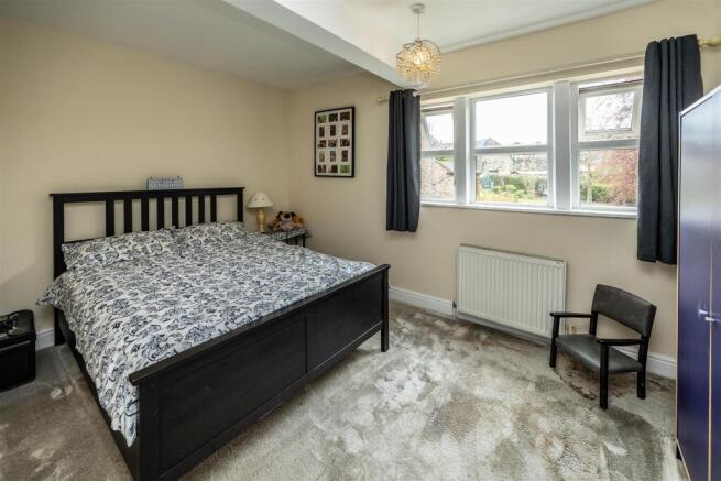 4 bed Detached for sale Image 12
