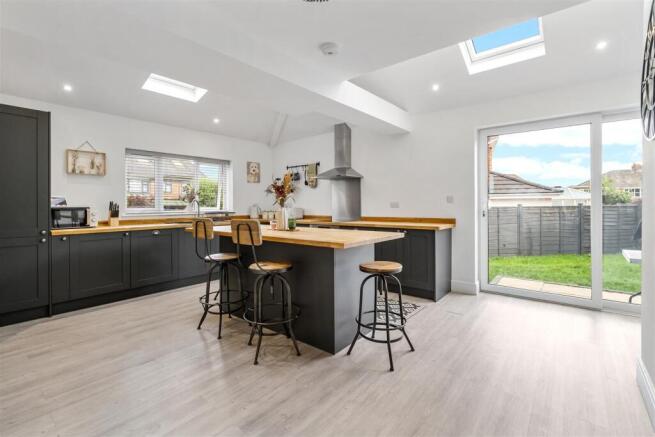4 bed Semi-Detached for sale Image 7