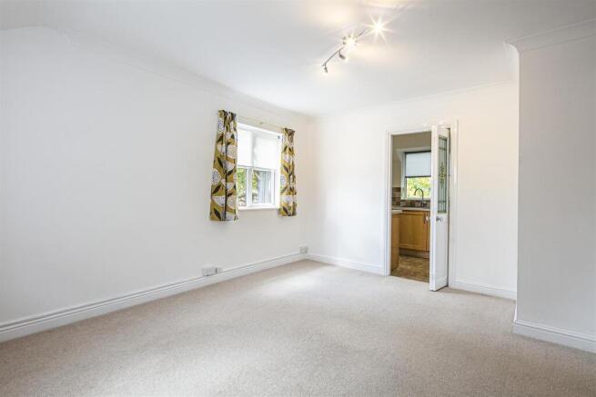 2 bed Apartment to rent Image 7