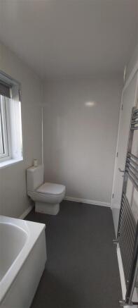4 bed House Share to rent Image 7