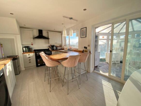 KITCHEN DINER