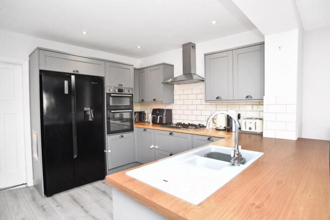 3 bed Semi-Detached for sale Image 5