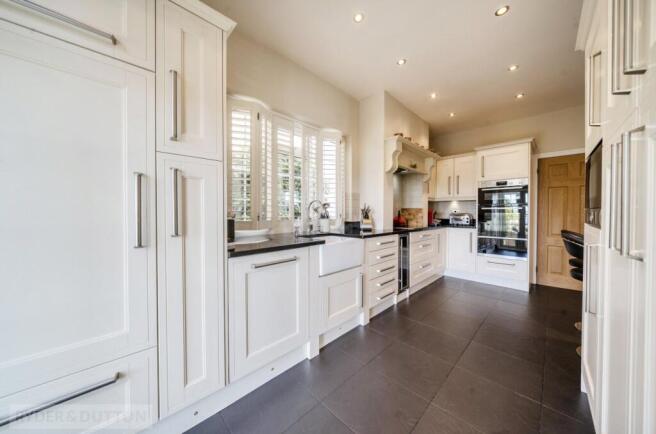 4 bed Detached for sale Image 4