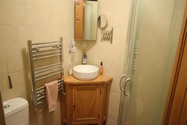 En-Suite 2.JPG