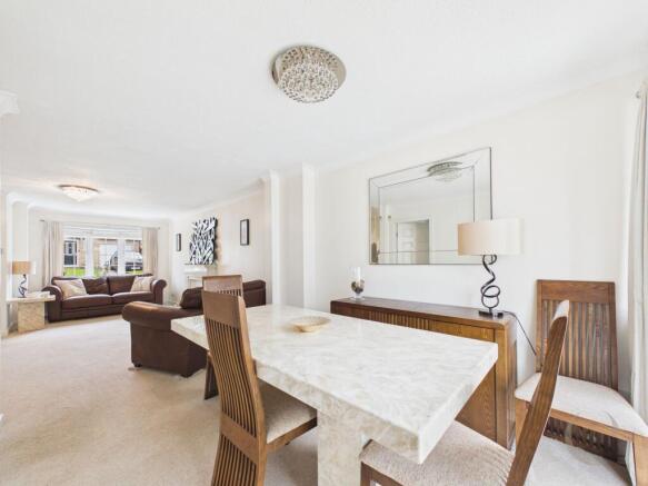 Lounge/Dining Room