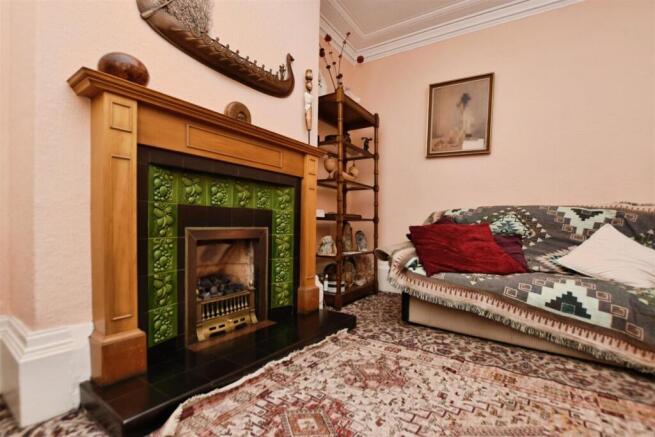 5 bed Semi-Detached for sale Image 6