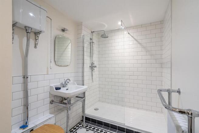 2 bed Flat for sale Image 12