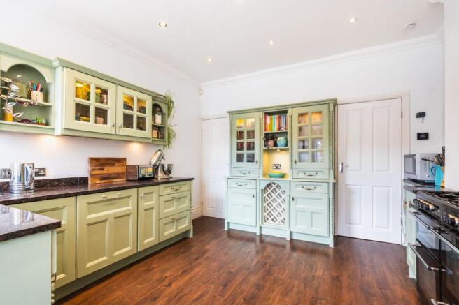 3 bed Terraced for sale Image 6
