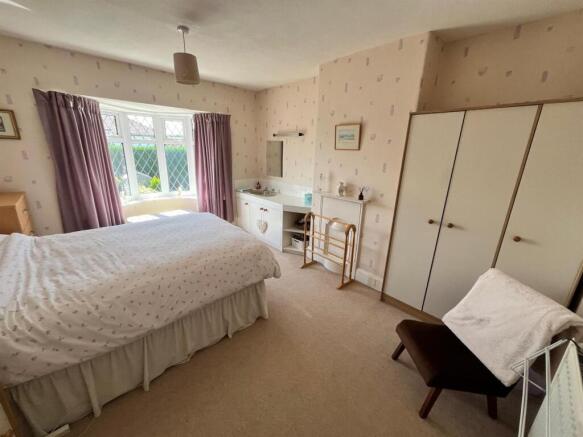 4 bed Semi-Detached for sale Image 6