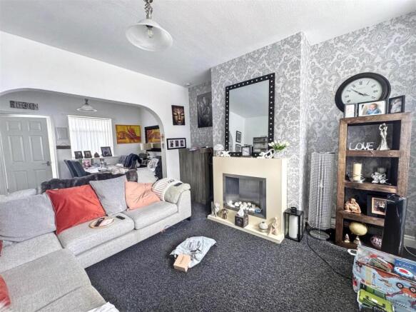 3 bed Semi-Detached for sale Image 6