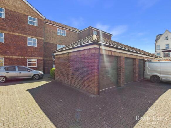 2 bed Apartment for sale Image 6