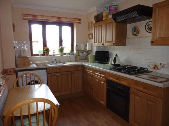 KITCHEN/BREAKFAST