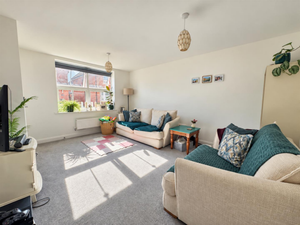 Living Room (1/2)