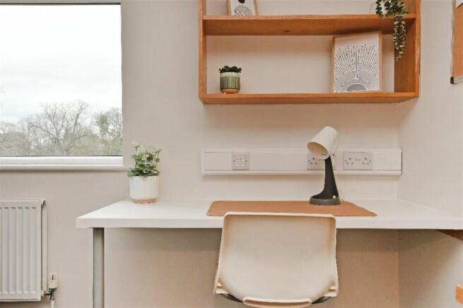 4 bed Apartment to rent Image 4
