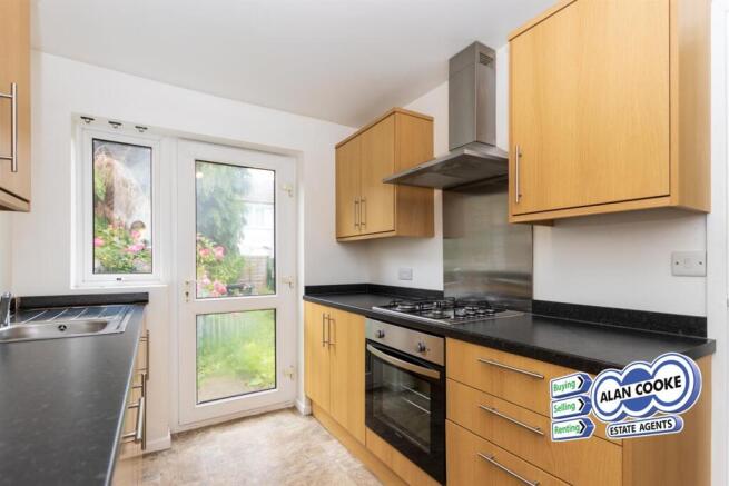 FITTED KITCHEN