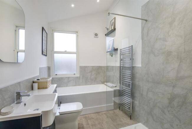 3 bed Terraced to rent Image 9