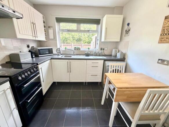 2 bed Semi-Detached Bungalow for sale Image 4