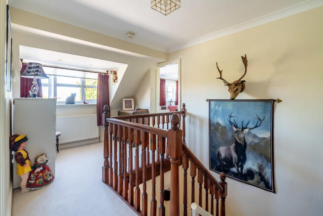 5 bed Detached for sale Image 11