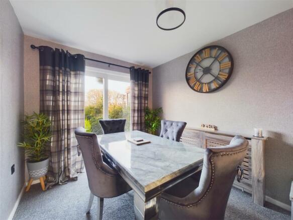 SITTING ROOM/DINING AREA