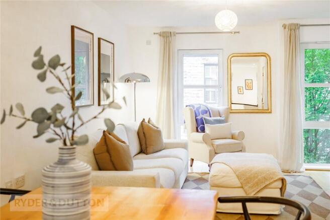 3 bed Town House for sale Image 4