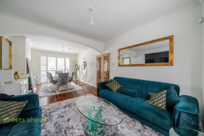 15d57094-dd72-411...