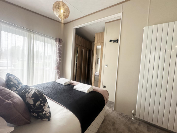 2 bed Park Home for sale Image 7