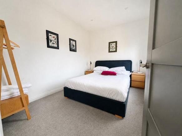 2 bed Flat to rent Image 4