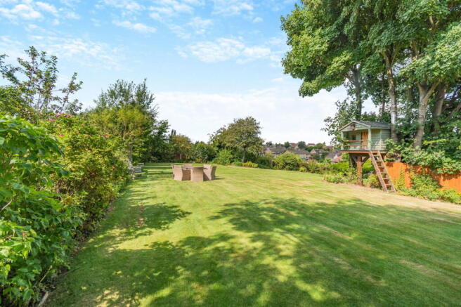 5 bed Detached for sale Image 4