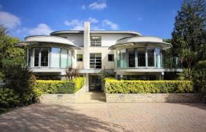 9, 2 Brooklyn House, Bingham Avenue, Poole BH14 8FB