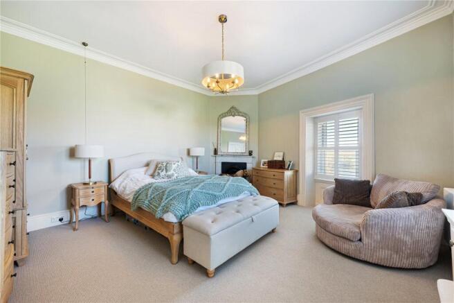 4 bed Detached for sale Image 9