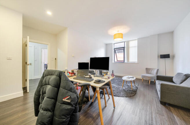 2 bed Flat for sale Image 5