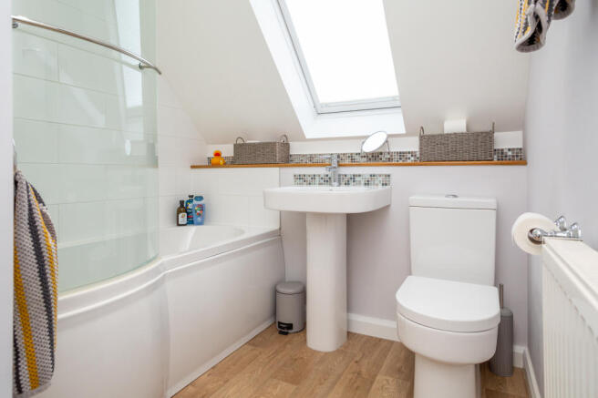 Family Bathroom 1