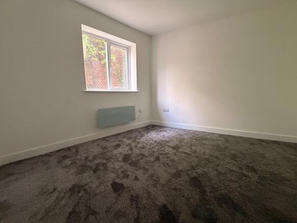 3 bed Flat to rent Image 6