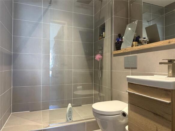 3 bed House to rent Image 6