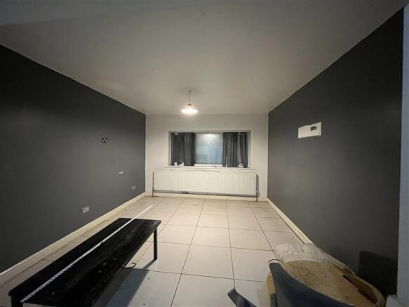 6 bed Detached for sale Image 6